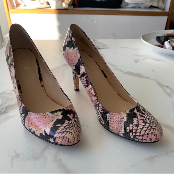NINE WEST Snake Print Heels - Picture 4 of 5